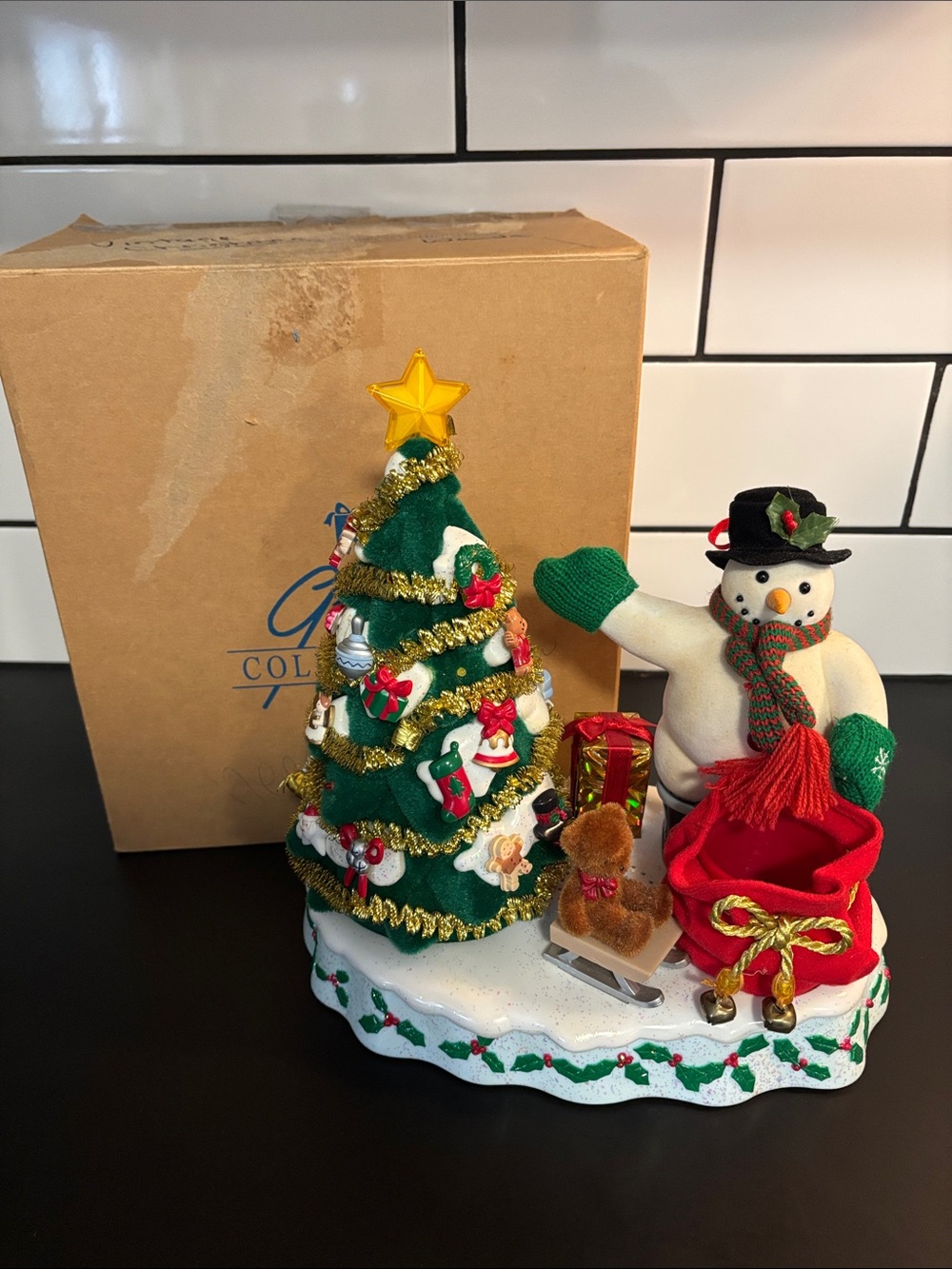 Avon A Wonderful Countdown to Christmas Talking Lighted Snowman Advent Tree